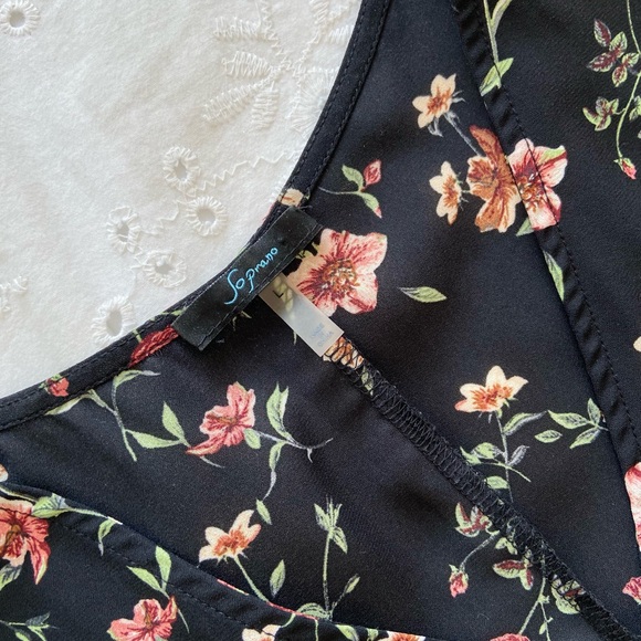 Soprano Long Sleeve Wrap Top (Size L) - Picture 2 of 4